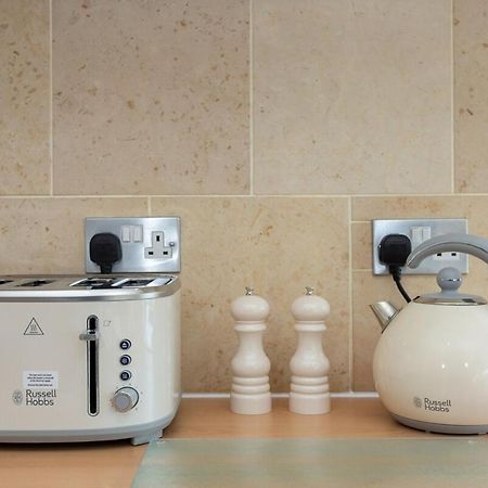 Quaint 2 Bedroom Flat - 9 Minutes Walk To Vauxhall Tube Лондон Екстериор снимка