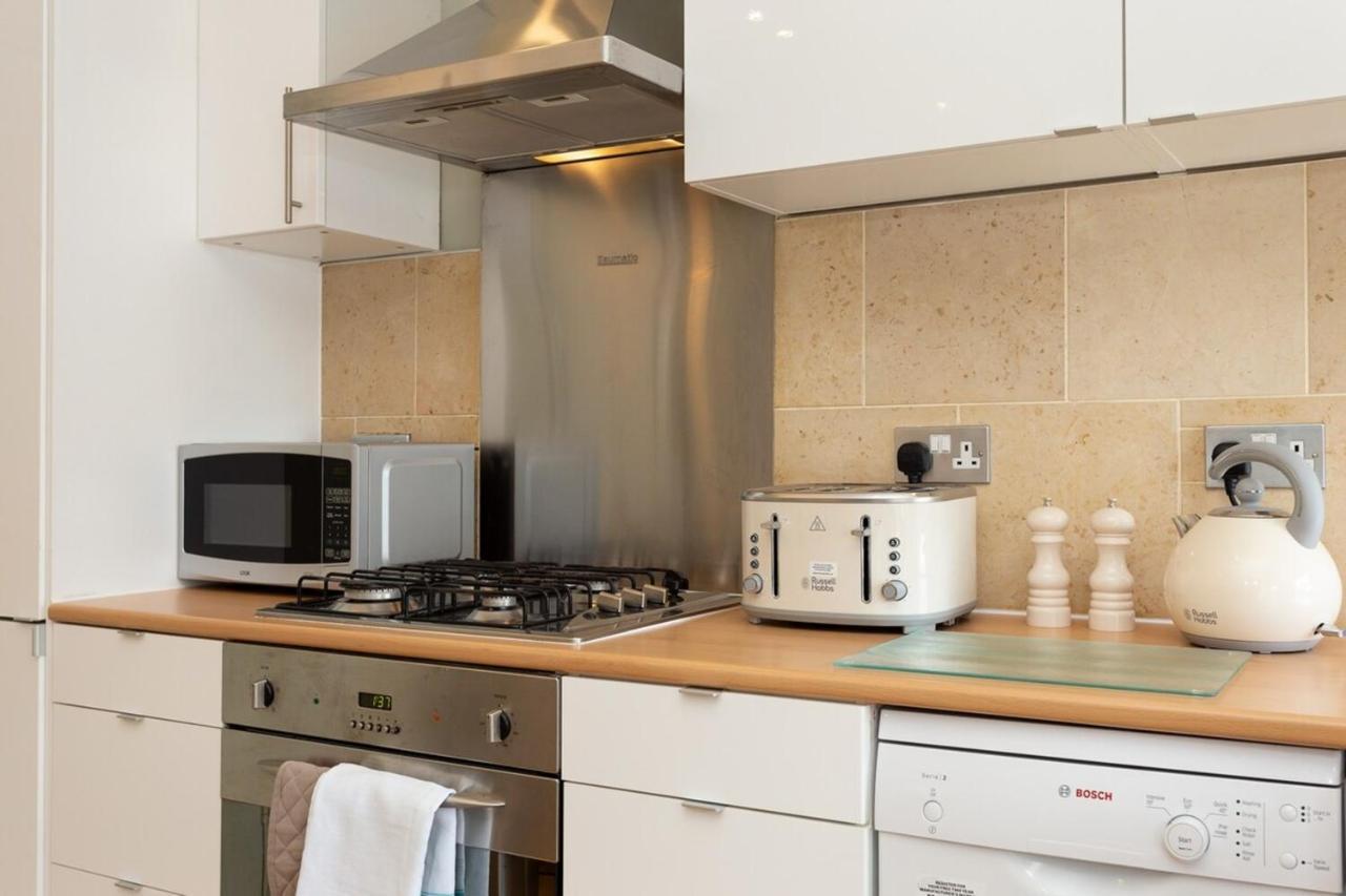 Quaint 2 Bedroom Flat - 9 Minutes Walk To Vauxhall Tube Лондон Екстериор снимка